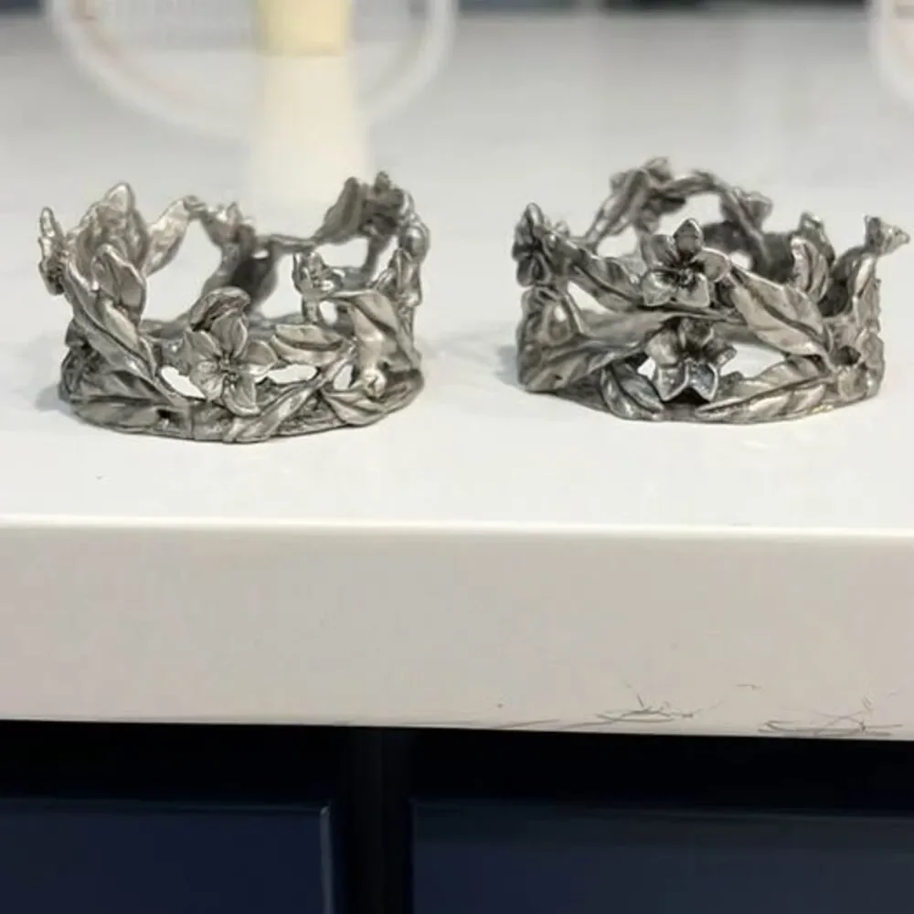 Vintage Floral Pewter Napkin Rings  – Leaf & Flower Design  (2)